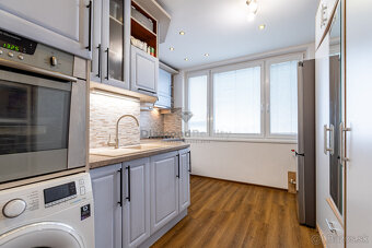 NA PREDAJ KRÁSNY 3 IZBOVÝ BYT S VÝHĽADOM NA MESTO | 64m2 + L - 11