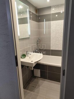 Krásne zrekonštruovaný 4-izbový byt s panoramatickým... - 11