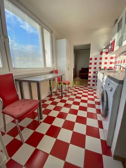 Ponúkame na predaj 3- izbový byt na Dlhých Dieloch na ulici  - 11