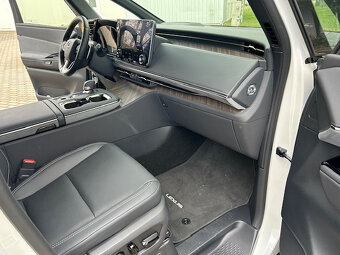 LEXUS LM350H - 11
