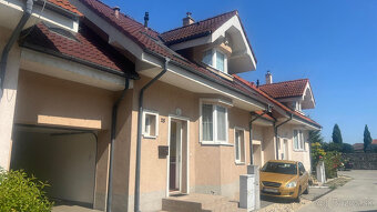 PRENÁJOM NÁDHERNÉHO 4,5-IZB. 2-PODLAŽNÉHO RODINNÉHO DOMU S G - 11