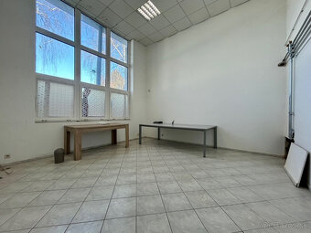 Na prenájom MODERNÁ prevádzková budova 1300m2 15min.od NZ - 11