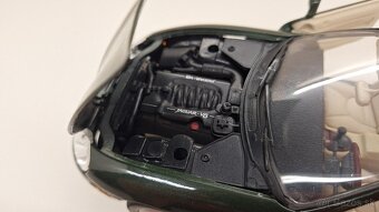 1:18 JAGUAR XK8 - 11