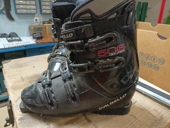 detské lyže s lyžiarkami a prilbou - 11