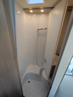 nový karavan Bürstner Lineo T 690G 4-miestny - 11