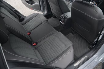 Volkswagen Passat Variant 2.0 TDI Elegance 4Motion DSG - 11