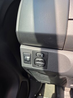 Toyota Yaris 1.3 T 3D - 11