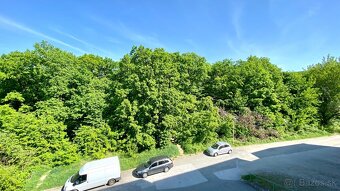 Väčší 1 izb. byt 40 m2 + balkón, pod lesom ul. Adlerova, Fur - 11