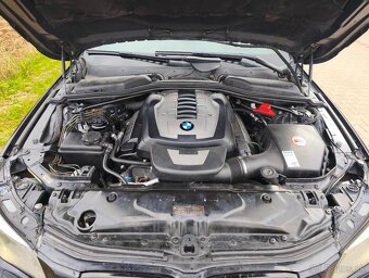 BMW E60 550i, manuál 2006 - 11