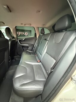 Volvo XC60 D4 AWD TOP VÝBAVA SERVIS - 11