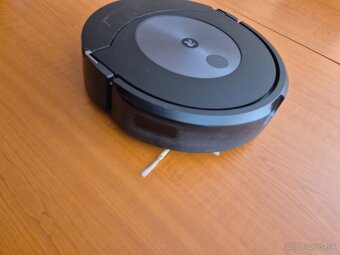 iRobot Roomba J7+ so stanicou - 11