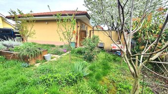 Slnečný pozemok 720 m2 + 3-izb. RD s pozemkom 270 m2, treba  - 11