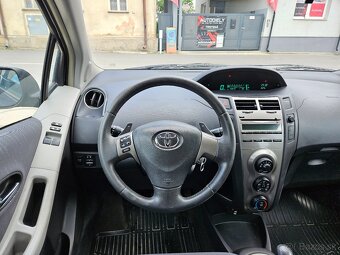 Toyota YARIS 74kW automat – veľmi dobrý stav - 11