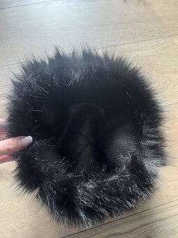 Uplne nove damske ciapky z umelej kozusiny - 11