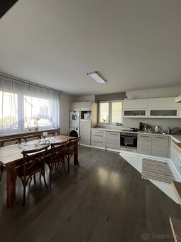 Priestranný, rekonštruovaný dom s pozemkom o rozlohe 1074m2 - 11