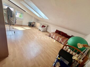 Na predaj veľký rodinný dom s tromi kúpeľňami pri Malom... - 11