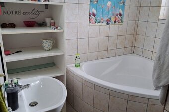 Rodinný dom s priestrannými miestnosťami pri Fiľakove. - 11