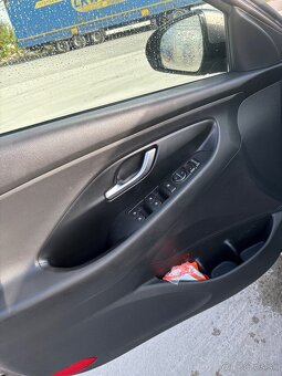 Hyundai i30 automat 85kw 2022 - 11