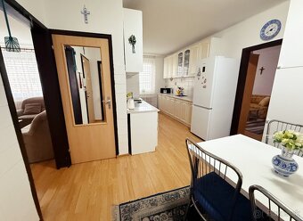 Na predaj zariadený 3 izbový byt Soblahovská -Trenčín,balkón - 11