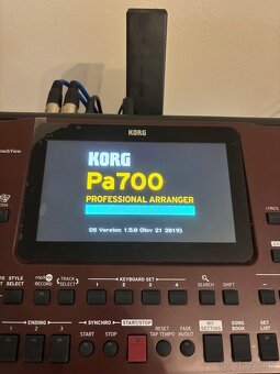 Predám KORG Pa700 - 11
