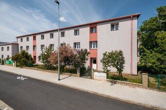 Prodej bydlení 2+1, kde se snoubí městský život s přírodou - 11