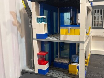Lego city 60047 - 11