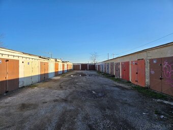 Garáž na Juhu „pri malej stanici“ – na Jarmočnej ul. - 11