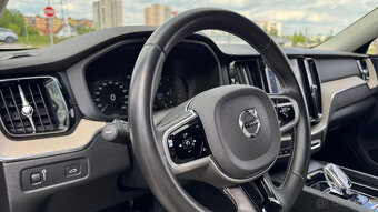 Volvo XC60 B4 Momentum AWD A/T - 11