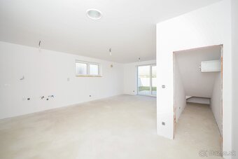 ŠAMORÍN, Nadštandardný priestranný 5-izbový rodinný dom - 11