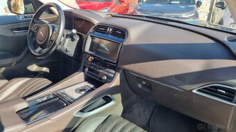 Jaguar F-Pace 20d AWD Portfolio - 11