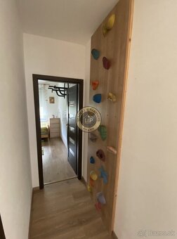NOVINKA Nízkoenergetické rodinné sídlo s WELLNESS - Záborské - 11