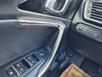 Kia Ceed SW 1.6 CRDi 136k First Edition A/T - 11