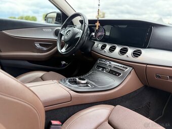 Mercedes-Benz E220d Sedan - 11