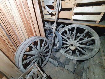Predam 103 ročné drevene oje z voza z s kovanim z roku 1922. - 11