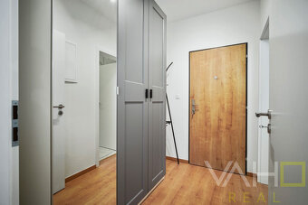 Dizajnový plne zariadený 1izb. byt s parkovaním Mikovíniho,  - 11