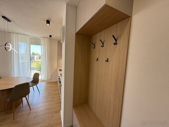 Dizajnový 2-izbový byt / parking / balkón - 11