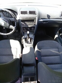 PREDÁM ŠKODA OCTAVIA COMBI1,6 BENZIN r11/2011 KÚP. NA SLOV . - 11