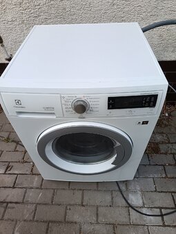 Rodinná parná práčka Electrolux na 8kg oradla - 11