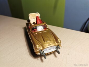 Corgi toys Aston Martin DB4 James Bond 2 - 11