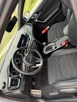 Kia Ceed 1.5 T-GDi 2750km Stav Nového auta rv5/2025 - 11