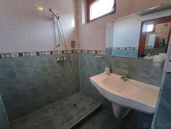 EXKLUZÍVNE Celé poschodie s 6 jednoizbovými apartmánmi - 11