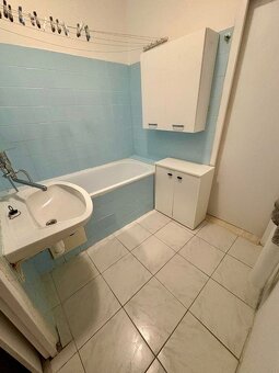 SEVER - BOŽENY NEMCOVEJ 1 IZBOVÝ BYT 40 M2 PO REKONŠTRUKCII, - 11