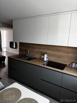 Na prenájom priestranný 3 - izb. byt - 80m² byt s balkónom v - 11