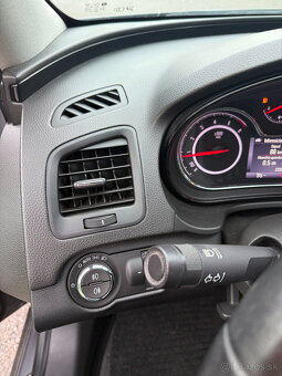 Opel Insignia Sports Tourer SW - 11