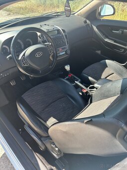 Kia Ceed - 11