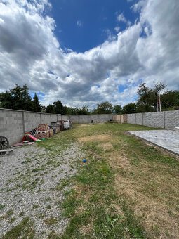 Na predaj poschodový 5-izbový rodinný dom v obci Beluša - 11