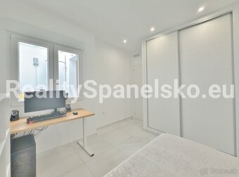 Moderní mezonetový dům 4+kk s výhledem na Růžové jezero - 11