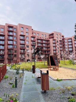 Na prenájom kompletne zariadený 1i byt s parkingom v projekt - 11