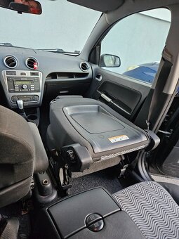 FORD FUSION 1,6 benzín TITANIUM - 11