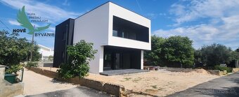 Novostavba domu s výhľadom na more a bazénom v Chorvátsku v  - 11